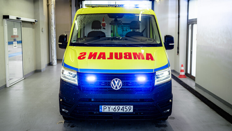 Szpital w Poznaniu z nową karetką od Volkswagen Poznań